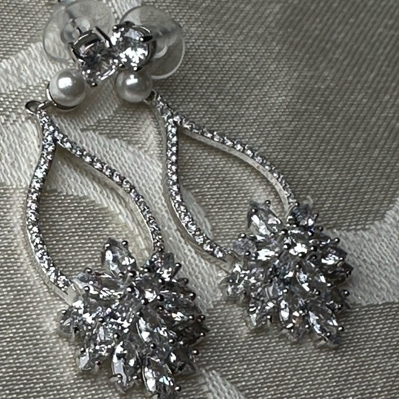 Sophisticated Silver Crystal Earrings Dangle Drop Prong Set Wedding PAGENT 4134 - Picture 5 of 11